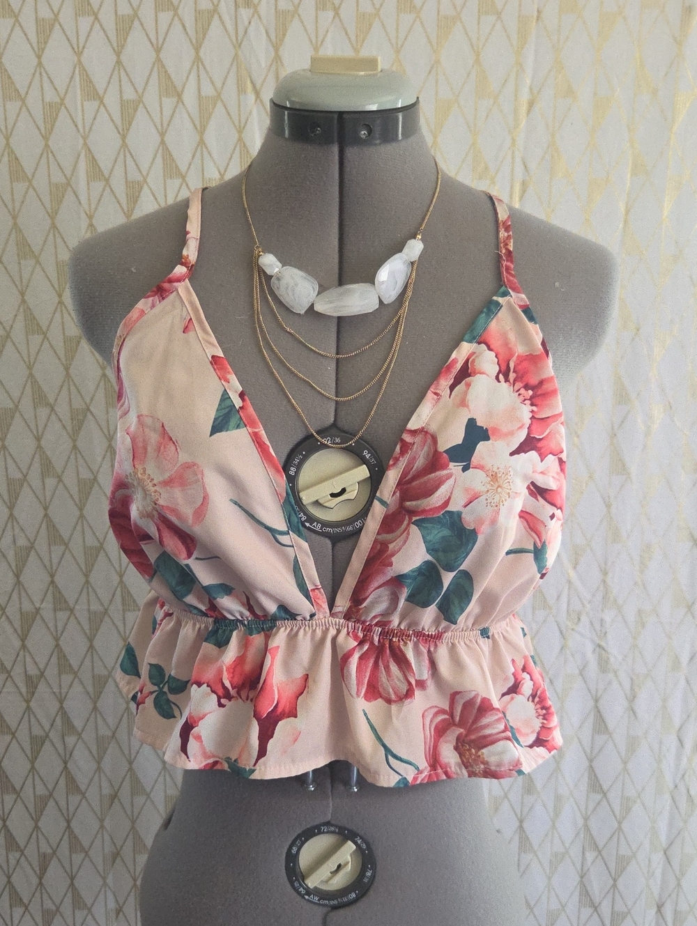 Floral Pink Ruffle Hem V-Neck Crop Top - Picture 1 of 2